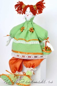 Кукла-из ткани-зеленая-одежда